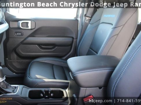 Used 2025 Jeep Wrangler Unlimited Rubicon 4xe image 33