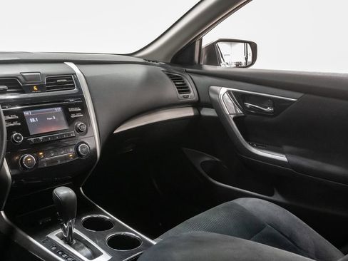 Used 2014 Nissan Altima 2.5 S w/ Display Audio Package FWD image 11
