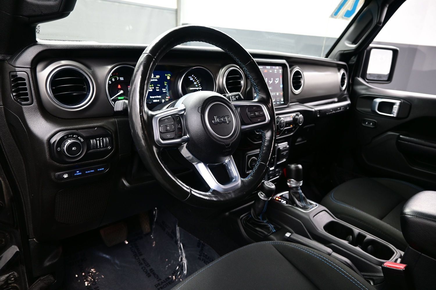 Used 2021 Jeep Wrangler Unlimited Rubicon 4xe w/ Cold Weather Group AWD/4WD image 14
