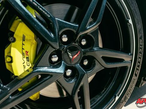 Used 2021 Chevrolet Corvette Stingray Premium Cpe w/ Z51 Performance Package image 4