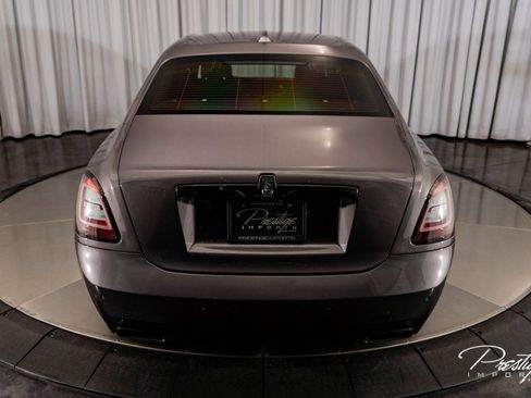 Used 2022 Rolls-Royce Ghost Black Badge image 17