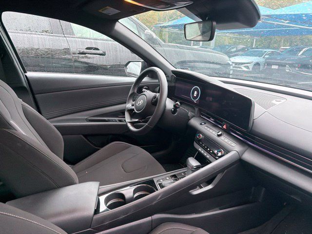 Used 2025 Hyundai Elantra SEL FWD image 17