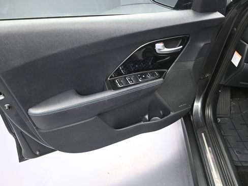 Used 2021 Kia Niro EX Premium image 10