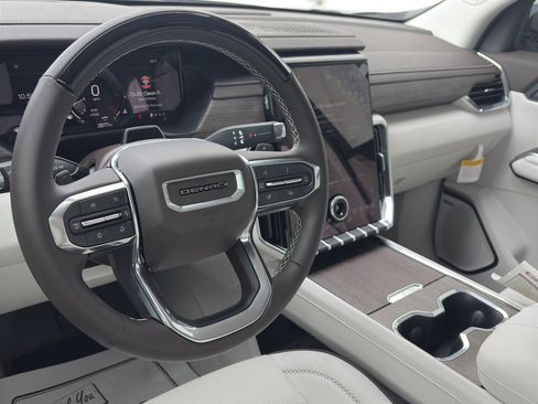 New 2025 GMC Acadia Denali w/ Super Cruise Package image 16