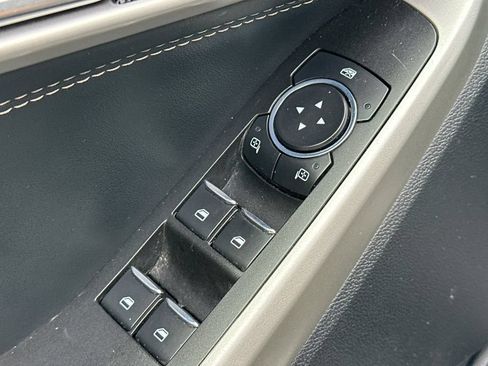 Used 2022 Ford Explorer XLT w/ Equipment Group 202A AWD/4WD image 11