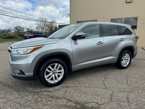 Used 2016 Toyota Highlander LE image 4