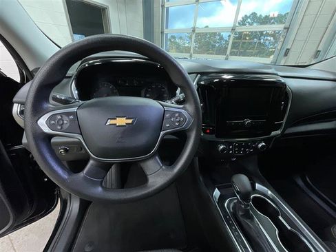 Used 2021 Chevrolet Traverse LS image 15