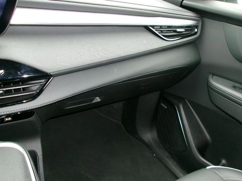 Used 2025 Buick Enclave Preferred image 21