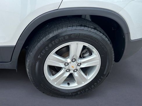 Used 2022 Chevrolet Trax LT w/ LT Convenience Package AWD/4WD image 9