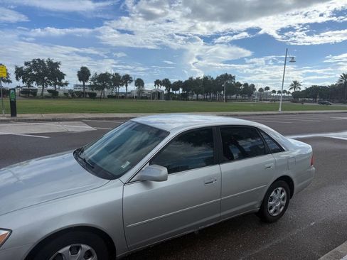 Used 2001 Toyota Avalon XLS image 25