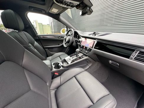Used 2026 Porsche Macan AWD/4WD image 38