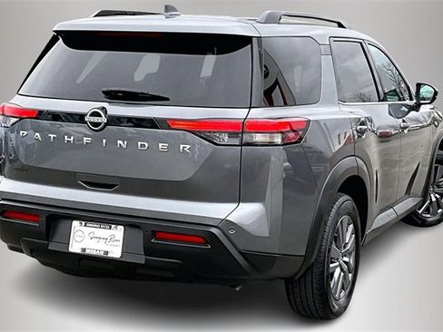 Certified 2025 Nissan Pathfinder SV image 5