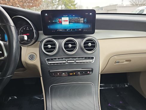 Used 2020 Mercedes-Benz GLC 300 image 21