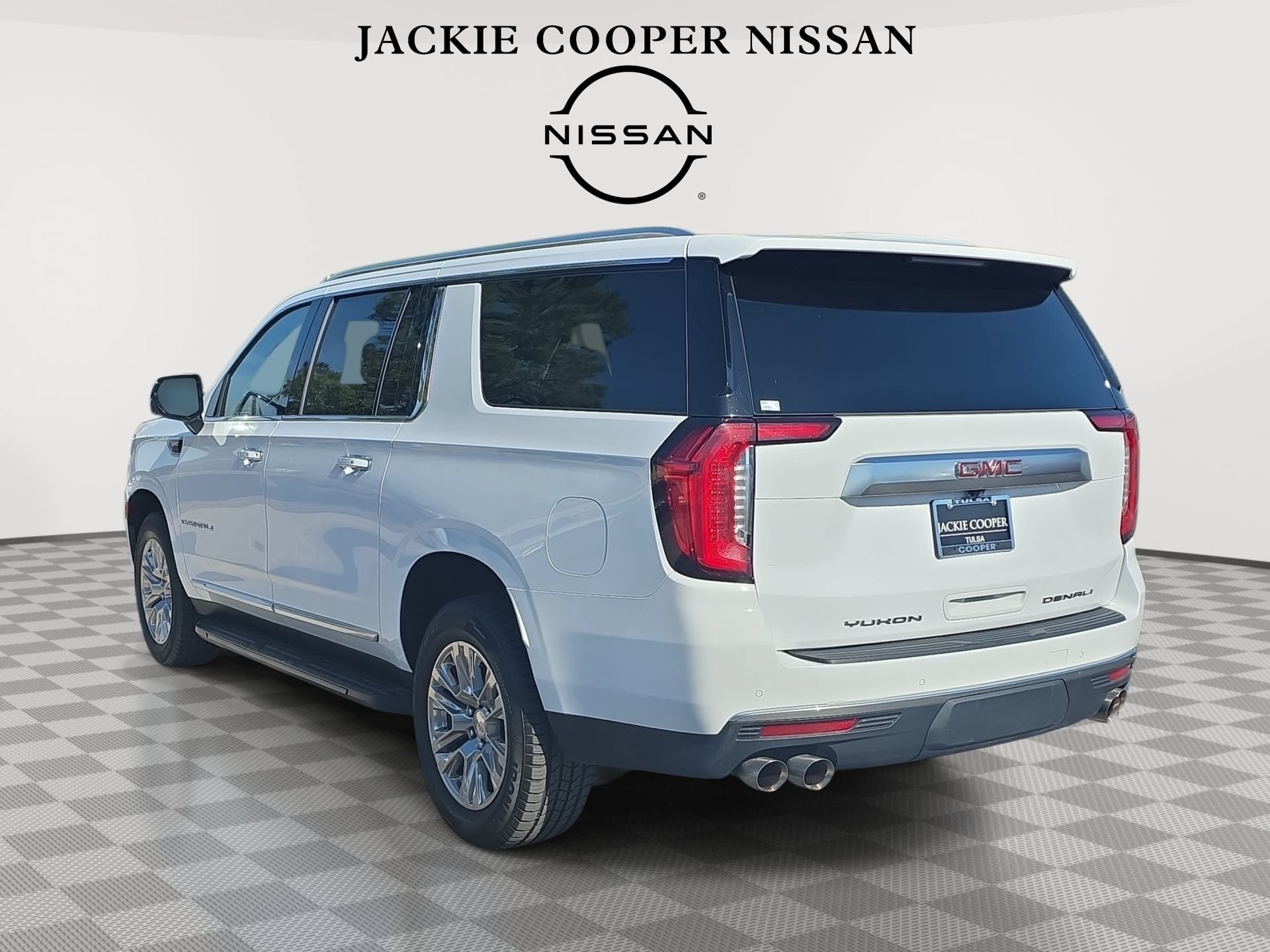 Used 2024 GMC Yukon XL Denali AWD/4WD image 7