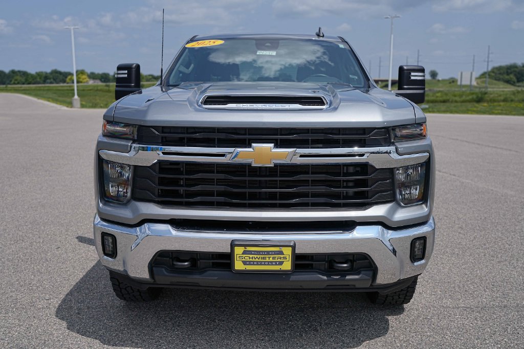 Used 2025 Chevrolet Silverado 2500 LT w/ Convenience Package AWD/4WD image 2