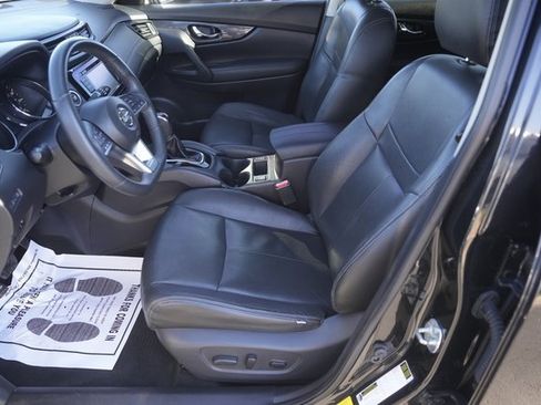 Used 2018 Nissan Rogue SV image 9