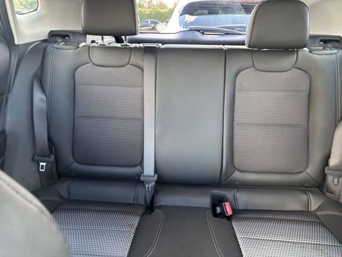 Used 2025 Chevrolet Trax LT image 36