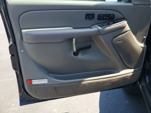 Used 2005 Chevrolet Tahoe Z71 w/ Preferred Equipment Group AWD/4WD image 21