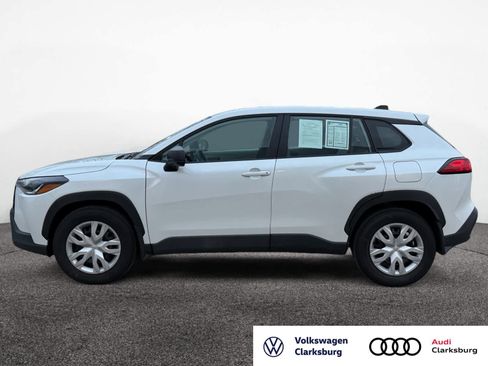 Used 2025 Toyota Corolla Cross L image 2