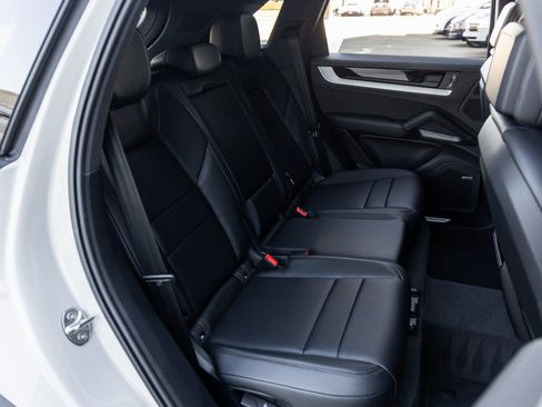 New 2026 Porsche Cayenne image 36