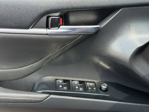 Used 2018 Toyota Camry XSE FWD image 23