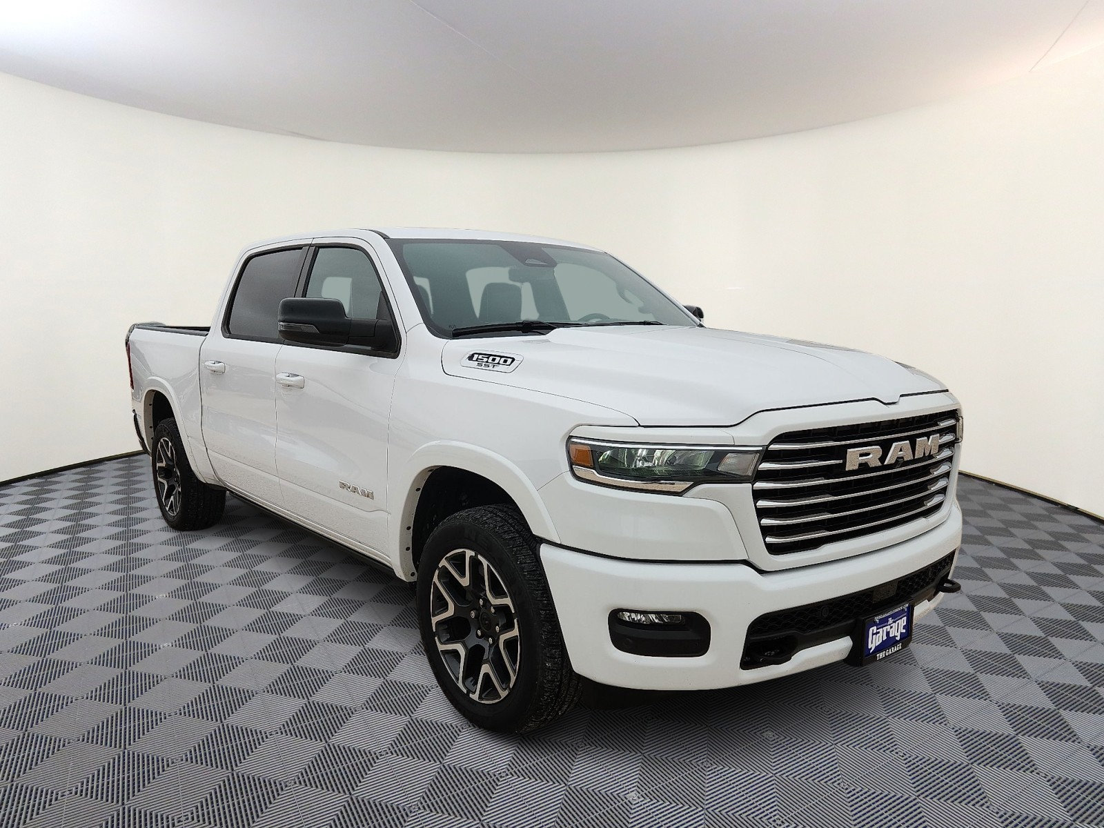 Used 2025 RAM 1500 Laramie AWD/4WD image 6