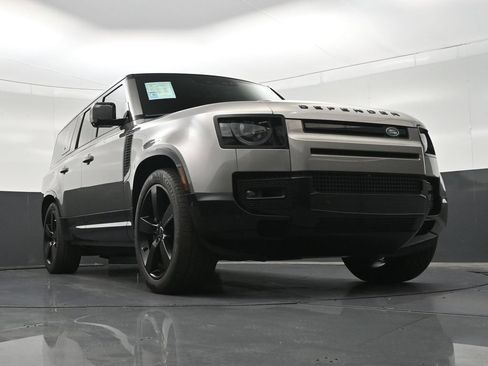 Used 2024 Land Rover Defender 130 X-Dynamic SE AWD/4WD image 29