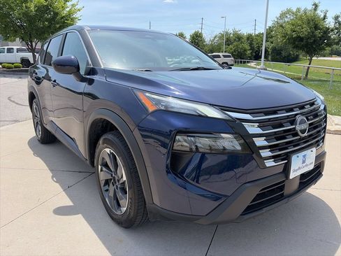 Used 2025 Nissan Rogue SV FWD image 2