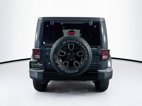 Used 2017 Jeep Wrangler Unlimited Sahara AWD/4WD image 7