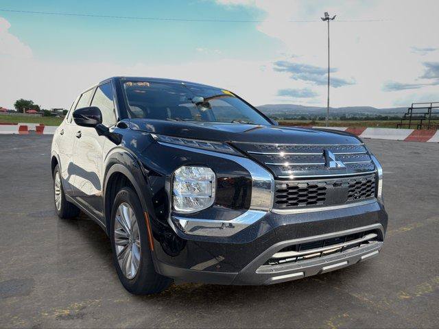 Used 2024 Mitsubishi Outlander ES FWD image 2