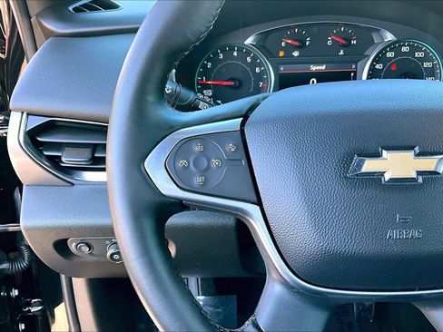 Used 2023 Chevrolet Traverse LT image 23