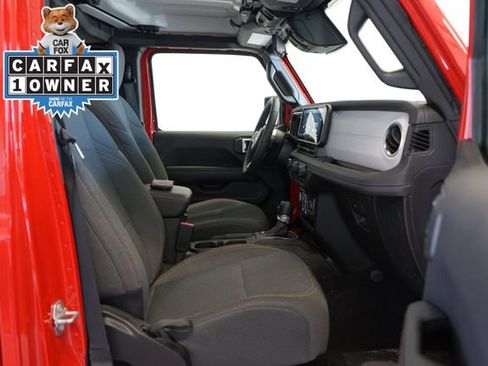Used 2025 Jeep Wrangler Unlimited Sahara AWD/4WD image 30