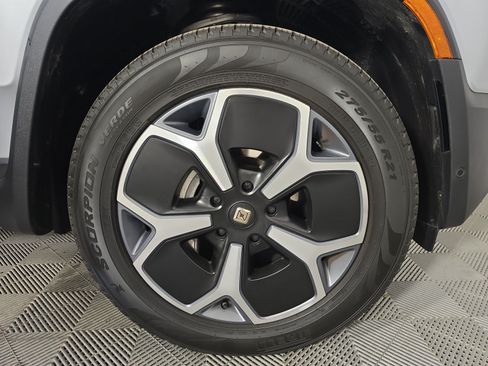 Used 2024 Rivian R1T Adventure AWD/4WD image 12