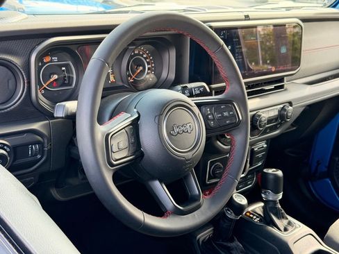 Used 2024 Jeep Wrangler Unlimited Rubicon AWD/4WD image 21