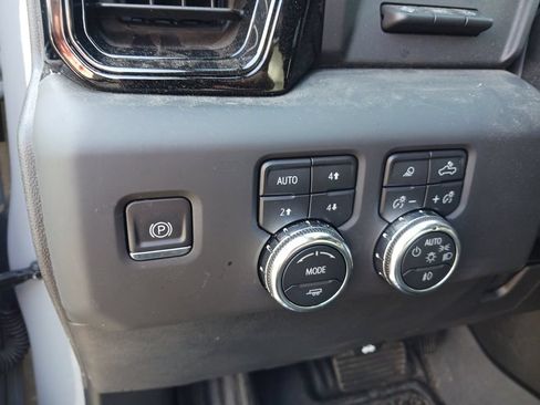 Used 2024 GMC Sierra 2500 AT4X AWD/4WD image 39