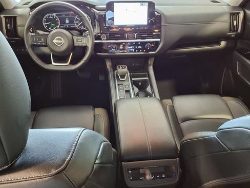 Used 2024 Nissan Pathfinder SL FWD image 20