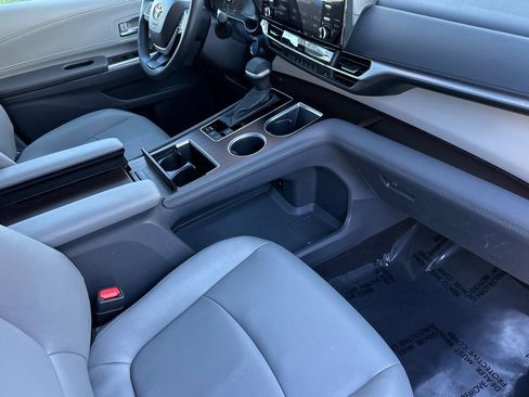 Certified 2024 Toyota Sienna XLE image 21