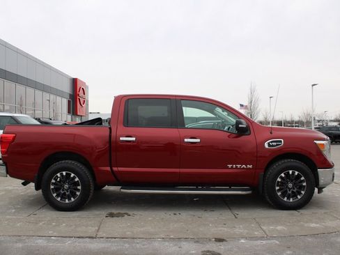 Used 2017 Nissan Titan SV image 6