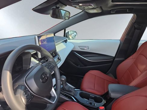 Used 2025 Toyota Corolla SE w/ SE Premium Package FWD image 15