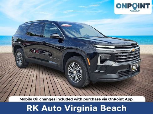 Certified 2025 Chevrolet Traverse LT w/ Driver Confidence Package FWD image 1