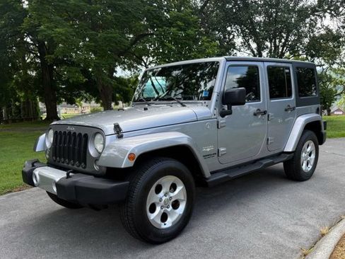 Used 2015 Jeep Wrangler Unlimited Sahara AWD/4WD image 5
