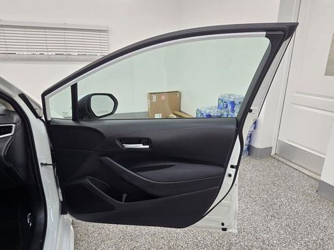 Used 2021 Toyota Corolla LE image 32