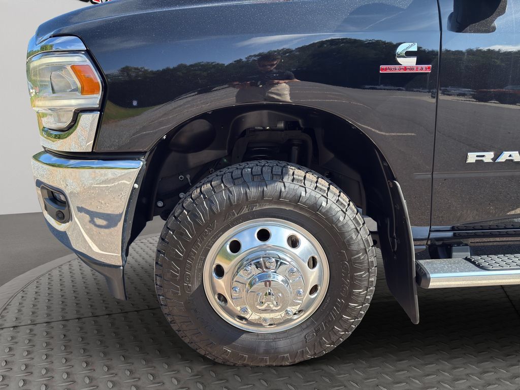 Used 2024 RAM 3500 Laramie w/ Safety Group AWD/4WD image 14