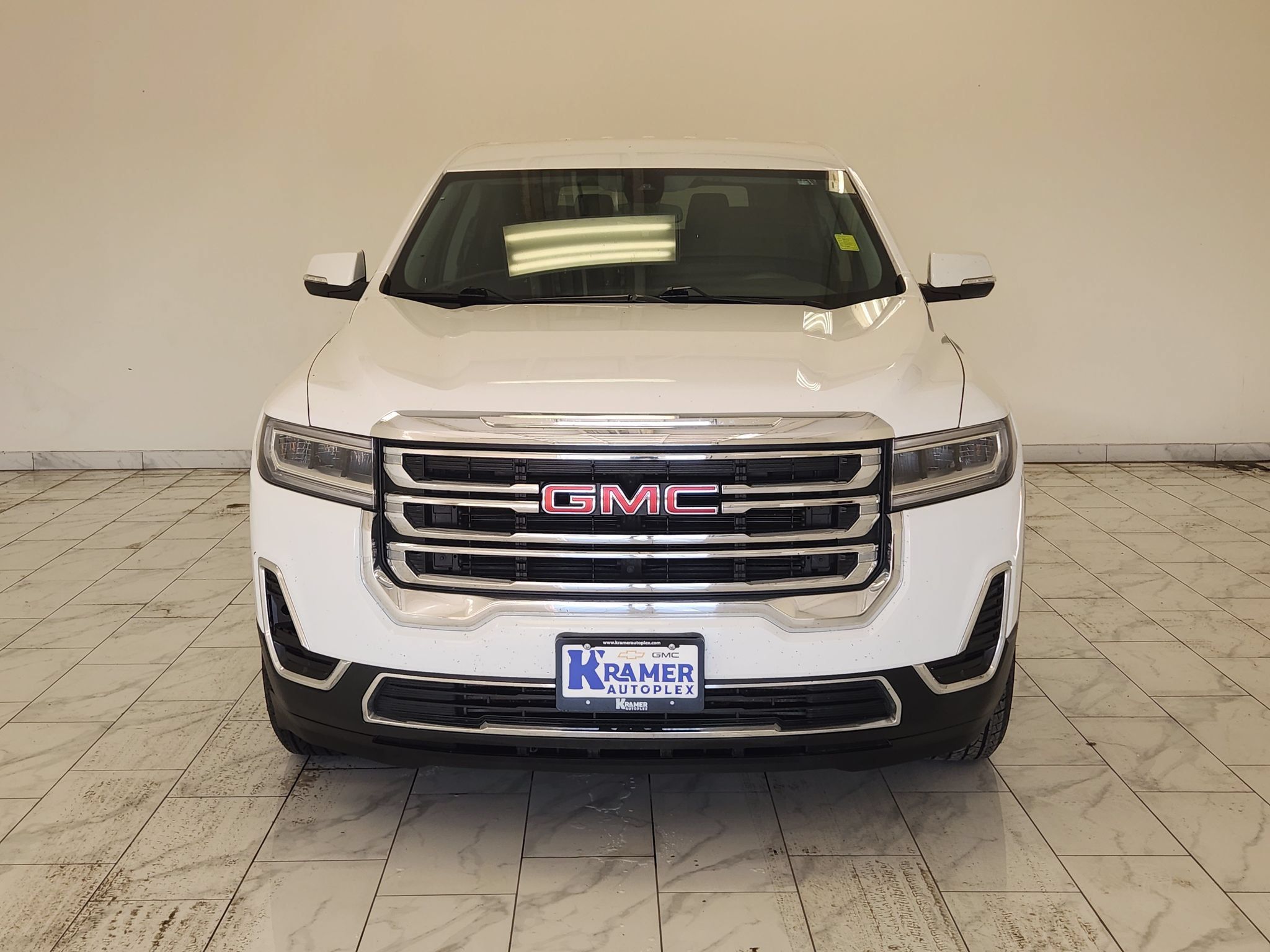 Used 2023 GMC Acadia SLE FWD image 2