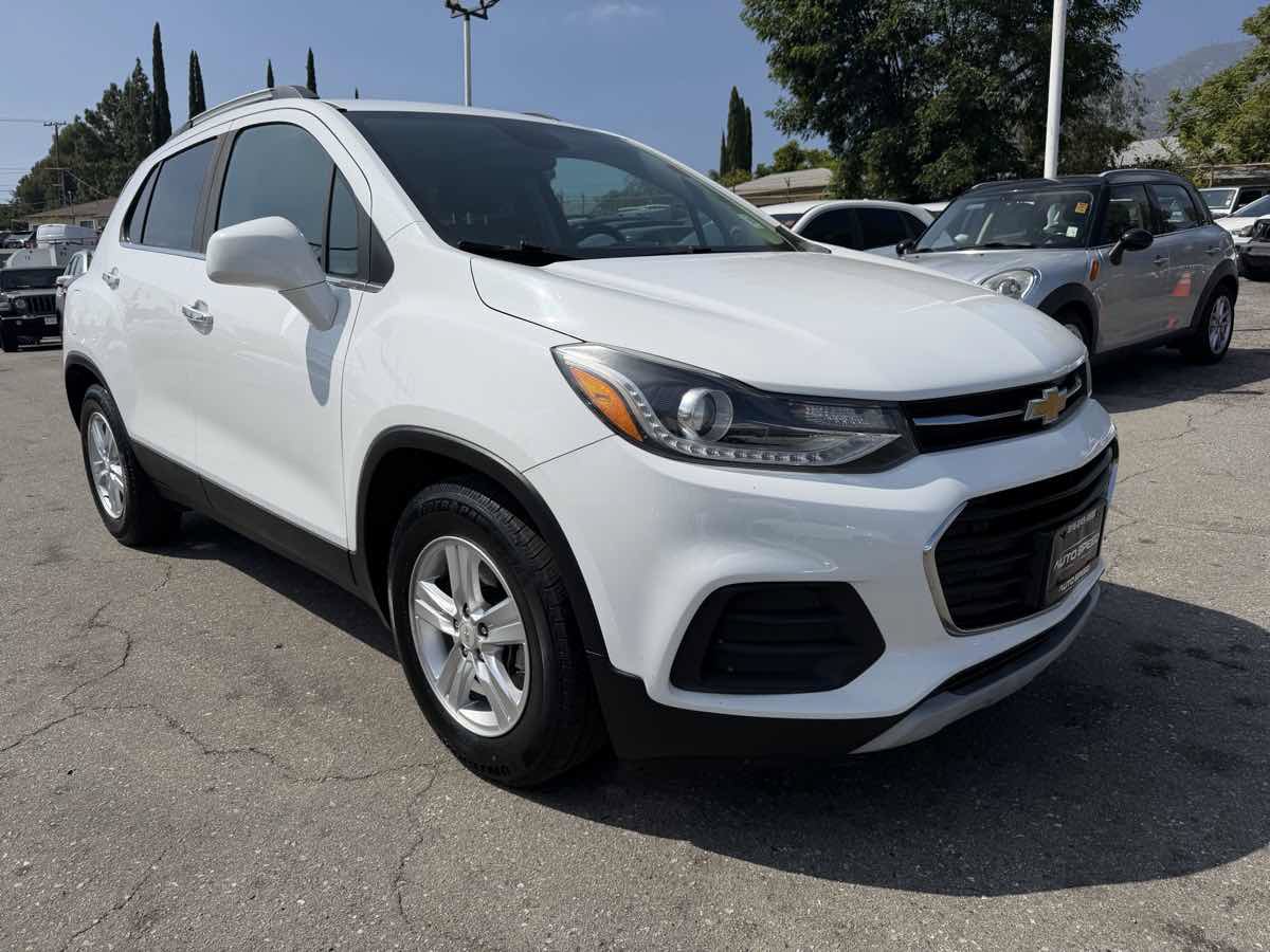 Used 2019 Chevrolet Trax LT w/ LT Convenience Package FWD image 1