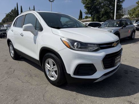 Used 2019 Chevrolet Trax LT w/ LT Convenience Package FWD image 1