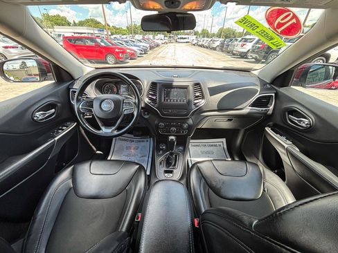 Used 2019 Jeep Cherokee Latitude Plus w/ Cold Weather Group AWD/4WD image 20