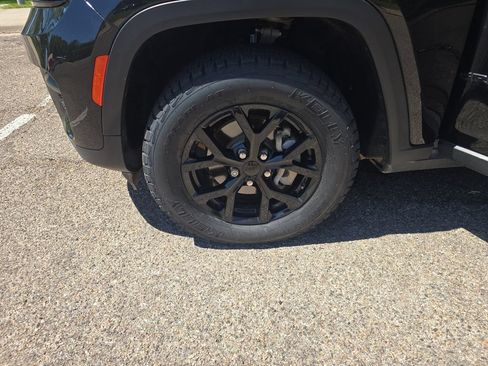 Used 2024 Jeep Grand Cherokee Altitude AWD/4WD image 27