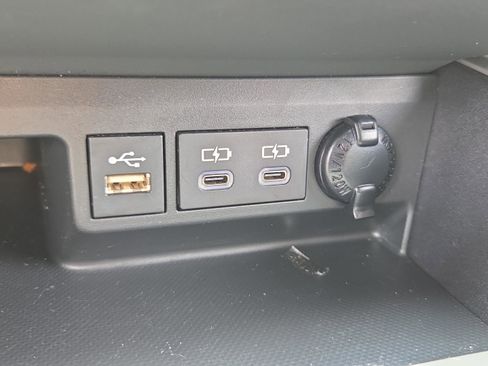 Used 2023 Toyota Highlander L FWD image 22