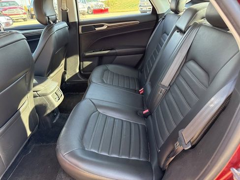 Used 2014 Ford Fusion SE w/ Equipment Group 202A image 10